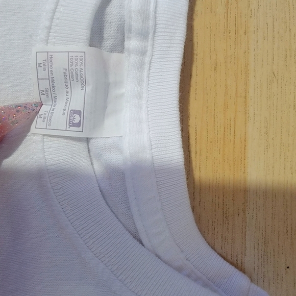 Boutique bought Guess®️ t-shirt - Picture 3 of 3